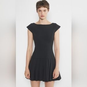 Aritzia Sunday Best Palette Black fitted dress pleated skirt Size 4